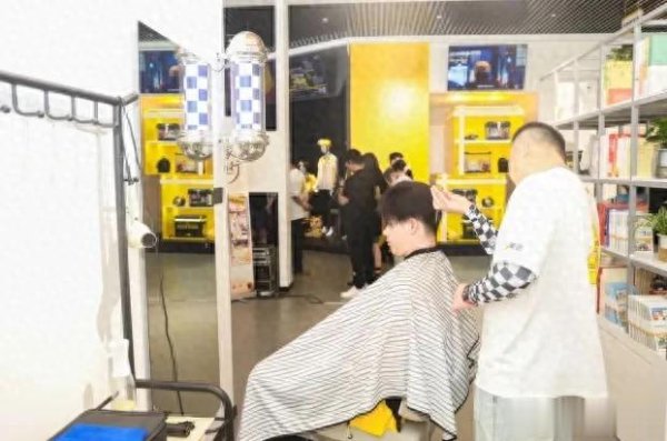 配资炒股交易平台 美团首座骑手之家500平空间全行业免费, 骑手们真的有“家”了?